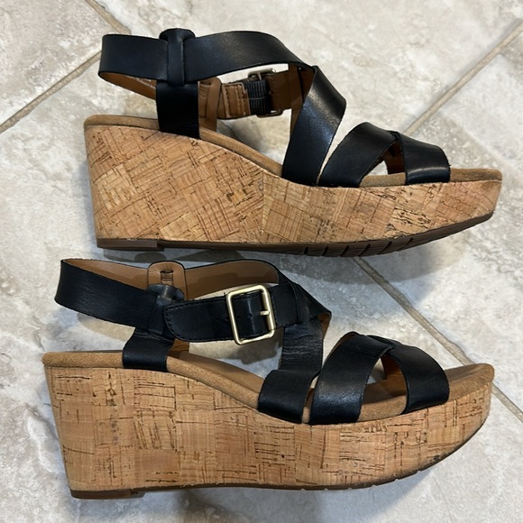 Clark’s Women’s Black Wedges - Picture 2 of 8